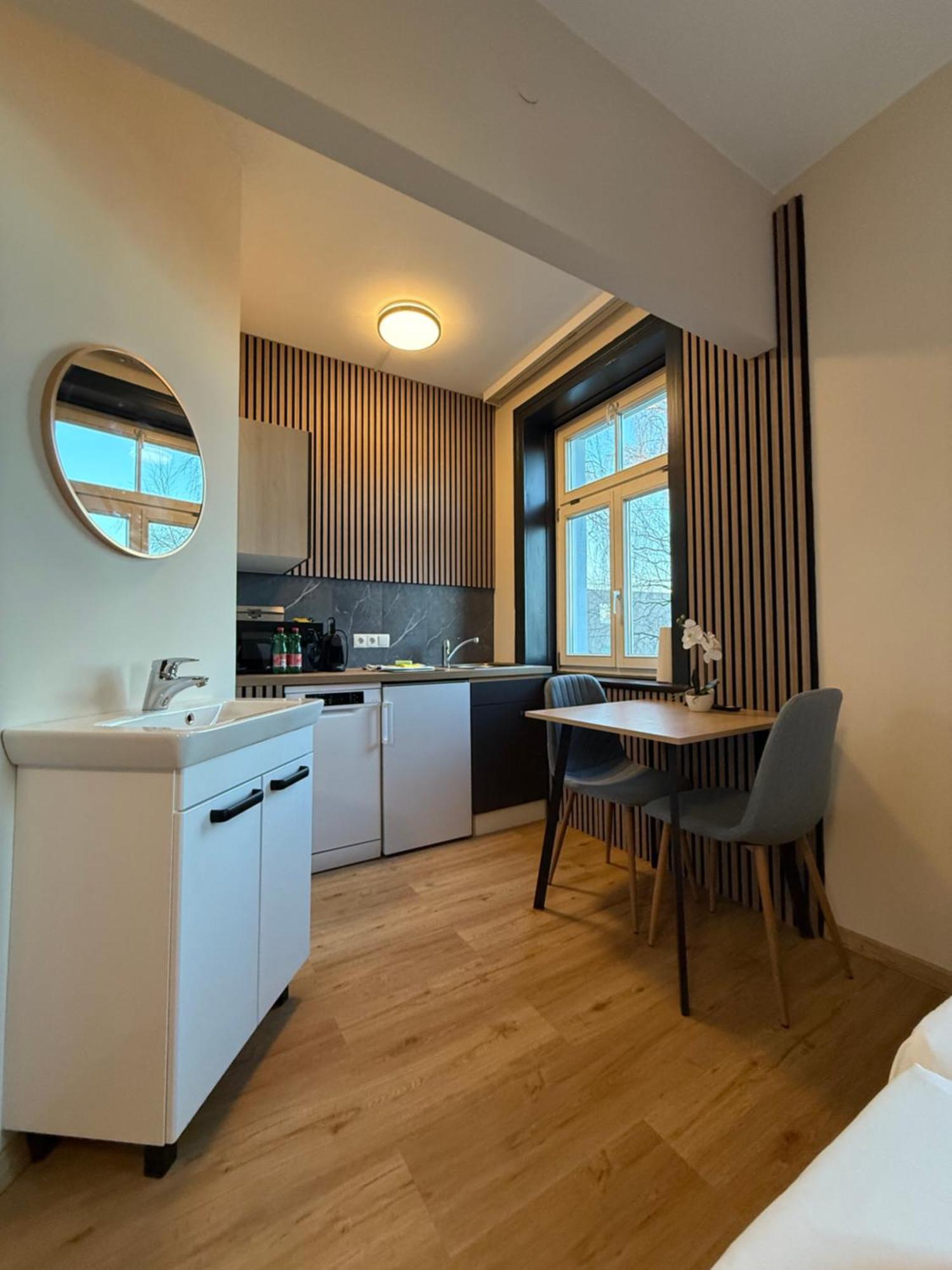 Crown Living Villa Blumenau Studios, Smarttv, Parkplatz Лустенау Экстерьер фото