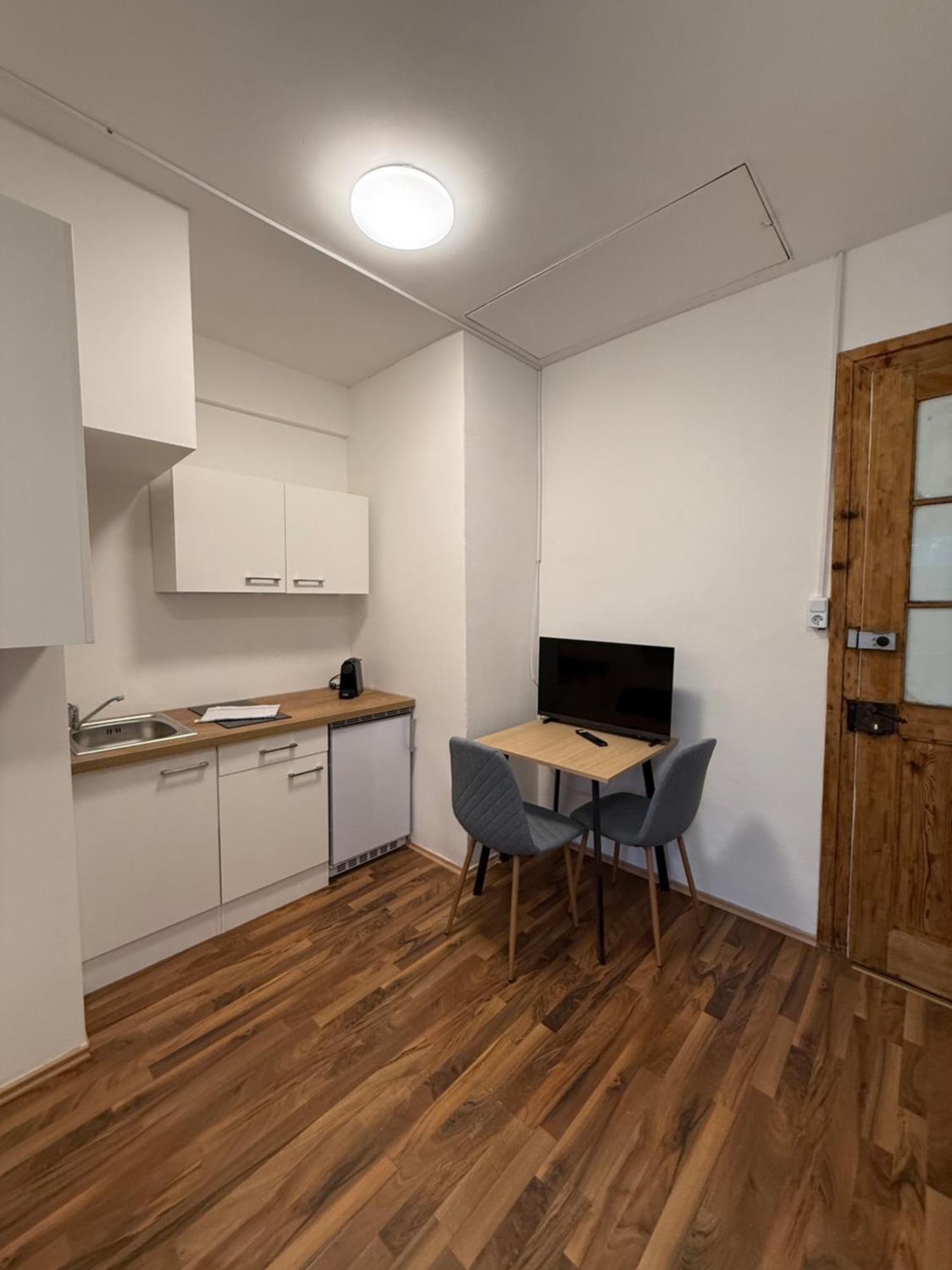 Crown Living Villa Blumenau Studios, Smarttv, Parkplatz Лустенау Экстерьер фото